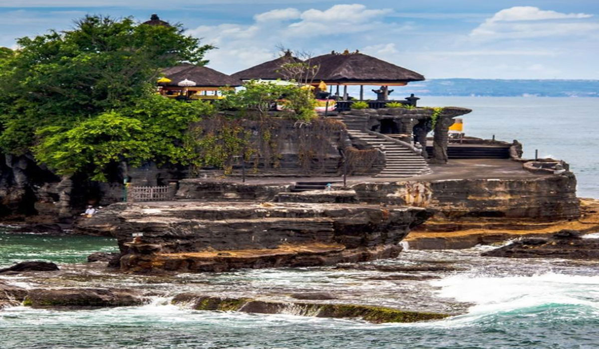 Terungkap! Rahasia Mistis Tanah Lot yang Bikin Wisatawan Selalu Kembali Lagi!